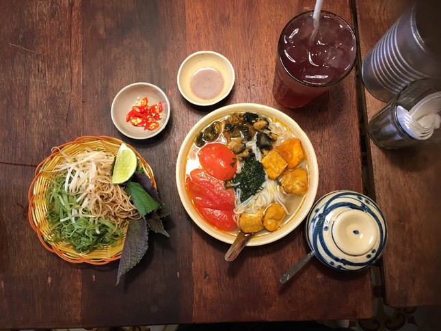 Mê ẩm thực và nét đẹp cổ xưa Hà Nội? Đây là những địa chỉ bạn cần ghé qua! ảnh 10
