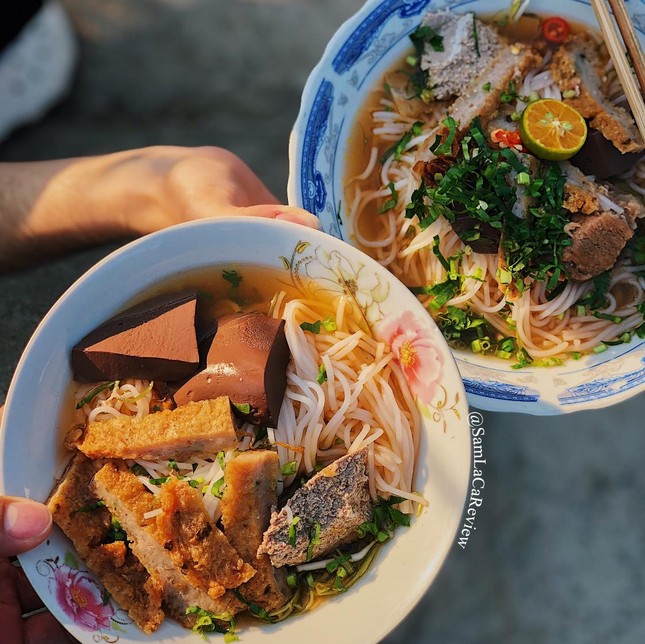 Vĩnh Long: Tô bún riêu 10K trong “truyền thuyết” và xưởng bánh ngon nhà làm phải thử ảnh 2