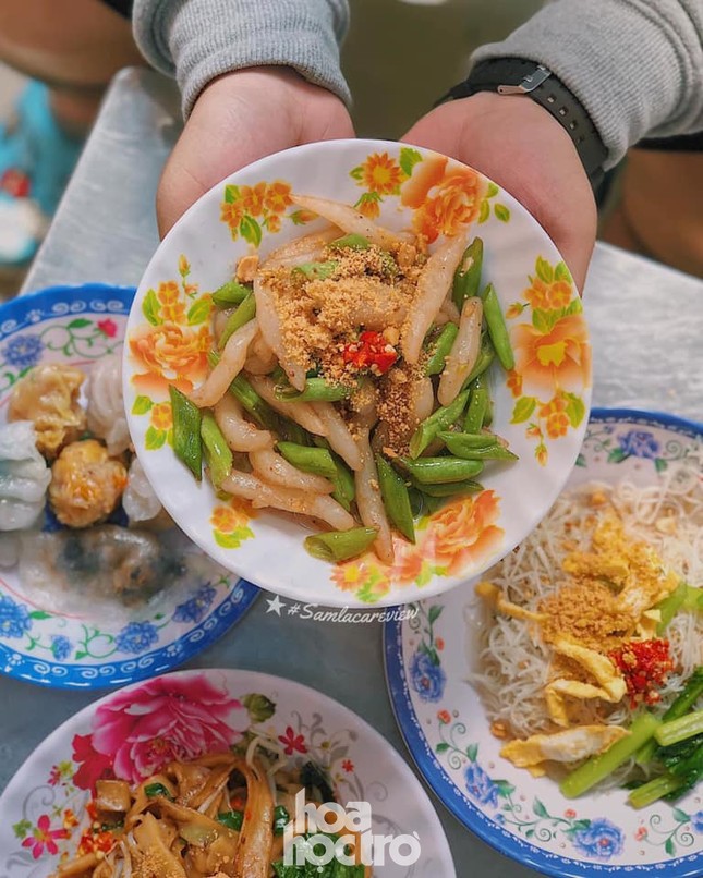 Hẹn hò Sài Gòn: Thực đơn ăn vặt chỉ từ 10K, ấm cái bụng mà giá lại mềm xèo! ảnh 1