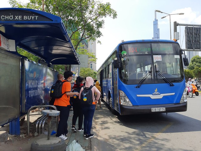 TP.HCM: Không đeo khẩu trang khi lên xe buýt, bạn có thể bị mời xuống xe ảnh 1