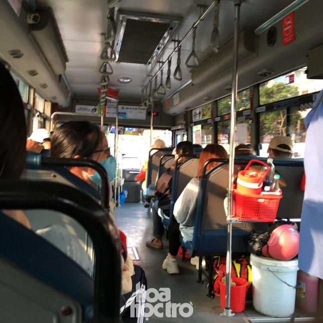 TP.HCM: Không đeo khẩu trang khi lên xe buýt, bạn có thể bị mời xuống xe ảnh 5