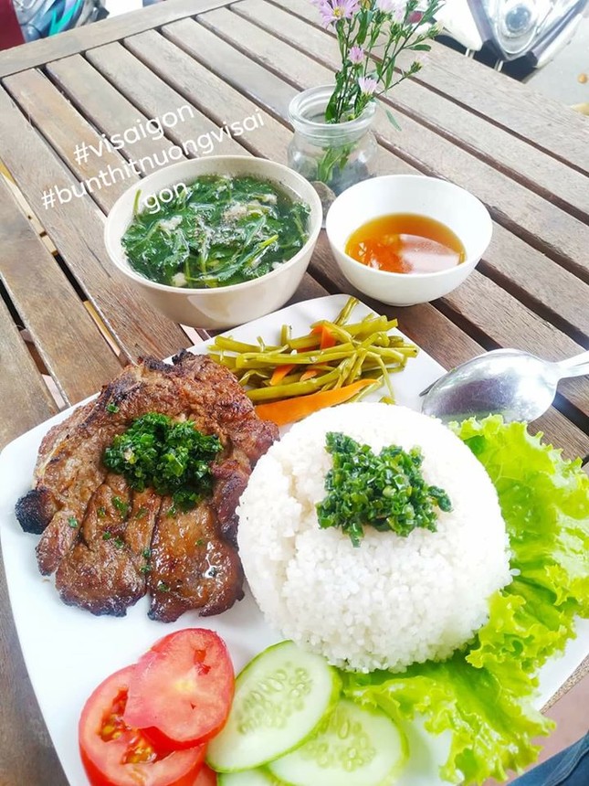 Bạn muốn thưởng thức những món ăn chuẩn vị Sài Gòn hay chuẩn vị Huế? ảnh 2