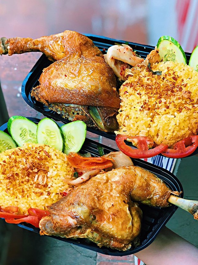 Thực đơn “chống gầy” lý tưởng: Cơm gà xối mỡ và bánh mì nem nướng ngon lịm tim ảnh 4