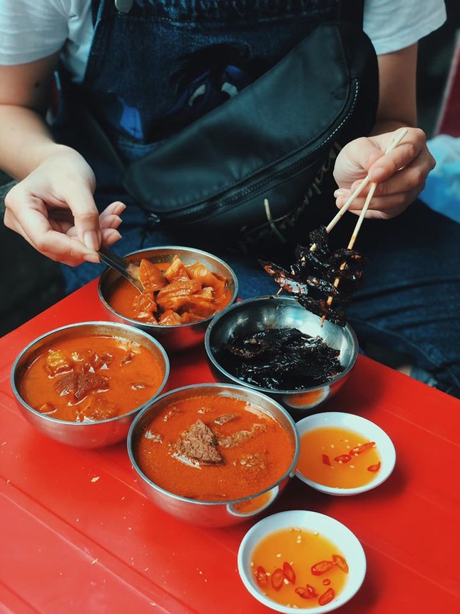 Hẹn hò Sài Gòn: Phá lấu và Bánh tráng - bộ đôi hoàn hảo cho bữa xế ngày mưa ảnh 3