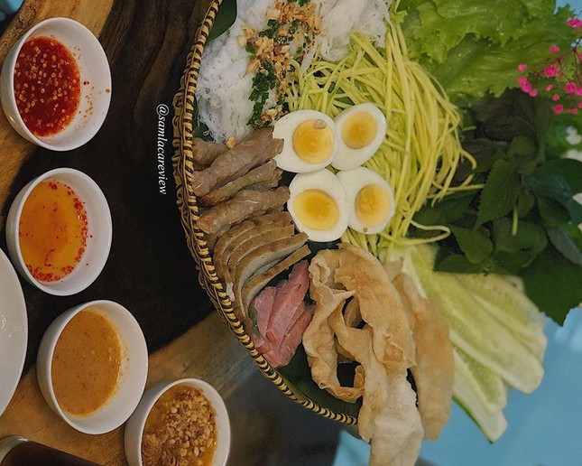Bữa xế Sài Gòn: Hủ tiếu và mì vịt tiềm chay hay nem nướng Nha Trang chính hiệu? ảnh 8