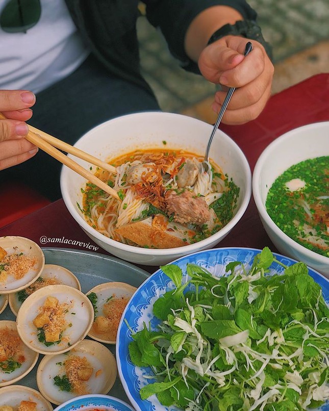 Bánh bèo mâm với topping siêu xịn và bánh mì hồ lô - bò lá lốt lót dạ xế chiều ảnh 5