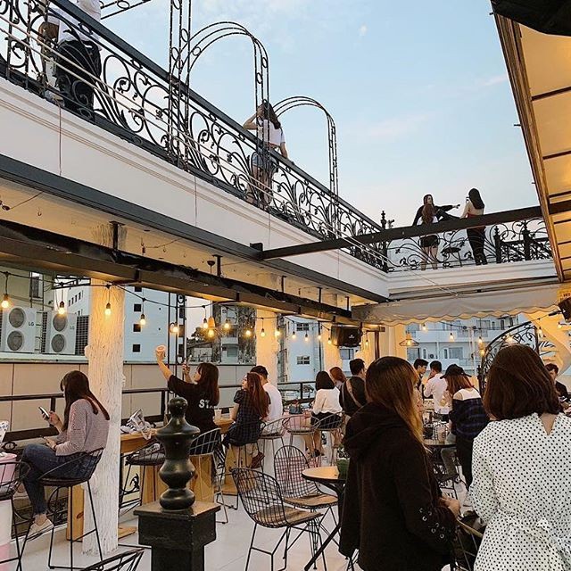 Địa điểm họp lớp lý tưởng: Từ rooftop “bao view” đến background chụp phát nào ăn phát nấy ảnh 8