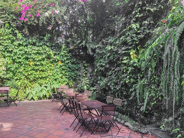 Hẹn hò Sài Gòn: Những cửa tiệm mùa Hè xinh xắn, view đẹp, nước ngon ảnh 7