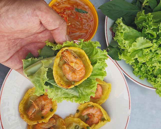 Dọc đường ăn dặm: Xôi nếp than và bánh khọt giá dưới 15K, hương vị ngon miễn chê ảnh 8