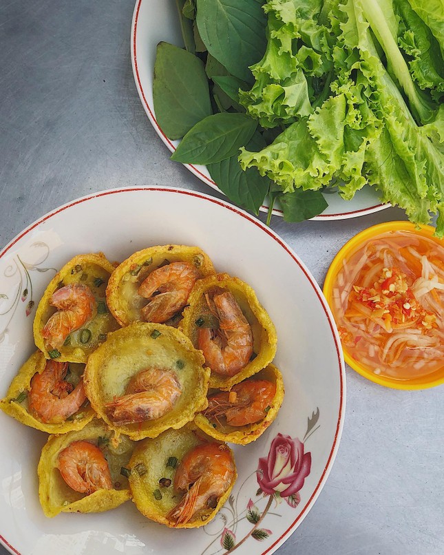 Dọc đường ăn dặm: Xôi nếp than và bánh khọt giá dưới 15K, hương vị ngon miễn chê ảnh 9