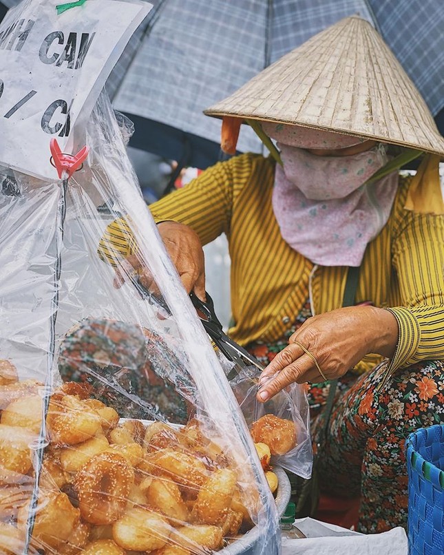 Da heo trộn giòn tan và bánh cam tuổi thơ ngọt ngào dành cho các cô nàng mê ăn vặt ảnh 12