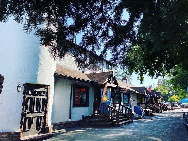 Big Bear Lake (hồ Gấu Bự) - thành phố trên núi được bao quanh bởi hàng thông xanh rì ảnh 2