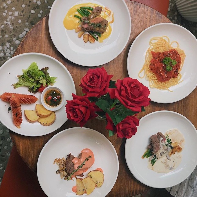Nhớ Thái nhưng “kẹt chân” vì dịch: Khám phá tiểu Bangkok ở Sài Gòn qua các toa tàu điện ảnh 12