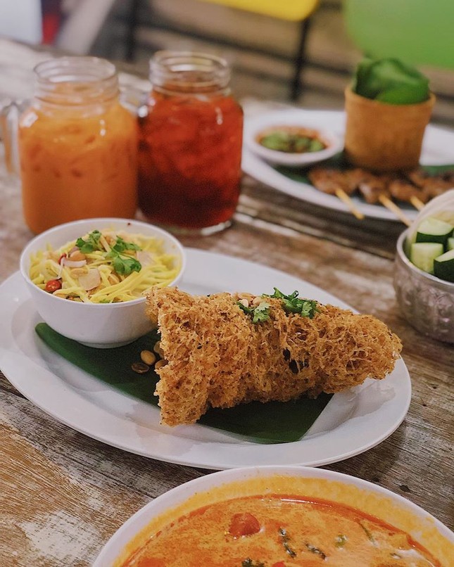 Nhớ Thái nhưng “kẹt chân” vì dịch: Khám phá tiểu Bangkok ở Sài Gòn qua các toa tàu điện ảnh 6