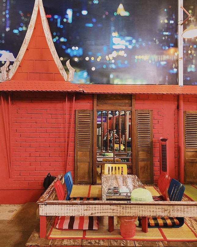 Nhớ Thái nhưng “kẹt chân” vì dịch: Khám phá tiểu Bangkok ở Sài Gòn qua các toa tàu điện ảnh 5