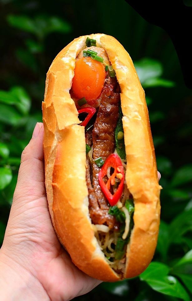 Lót dạ bằng ổ bánh mì xíu mại và phá lấu khìa hay cả siêu thị bánh tráng mix đủ vị? ảnh 3