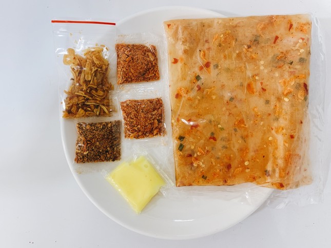 Lót dạ bằng ổ bánh mì xíu mại và phá lấu khìa hay cả siêu thị bánh tráng mix đủ vị? ảnh 8