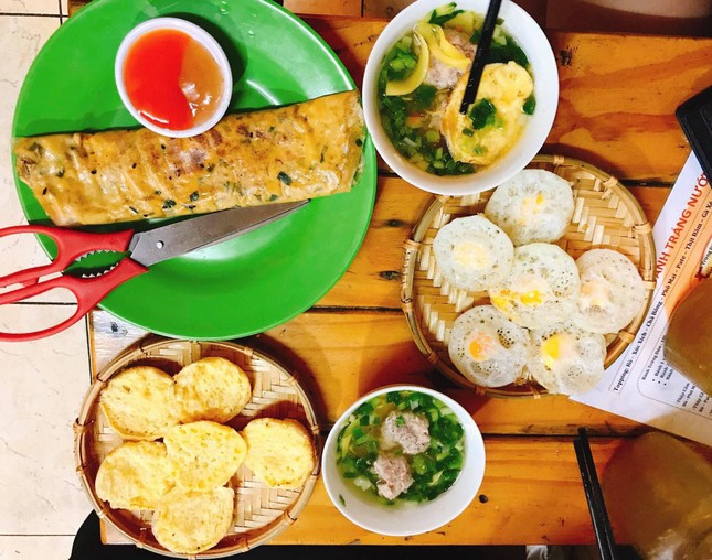 Dọc đường ăn dặm: Bánh căn Đà Lạt ngon trứ danh và thiên đường dâu đang chờ bạn! ảnh 8