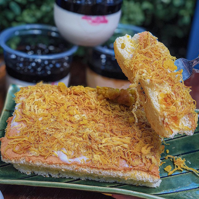 Món ngon Sài Gòn: Team hảo ngọt và team mê burger mau mau bơi vào đây! ảnh 2