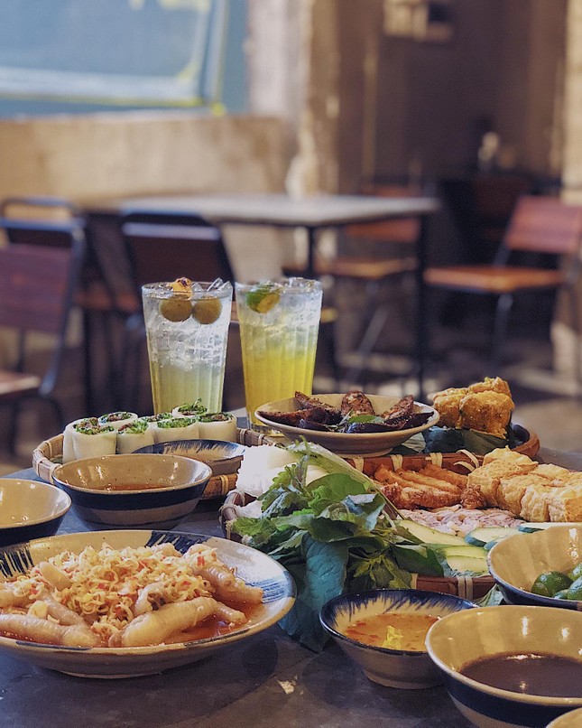 Hẹn hò Sài Gòn: Ăn thả cửa cùng mẹt bún đậu tá lả và buffet lẩu ngon mê man ảnh 4
