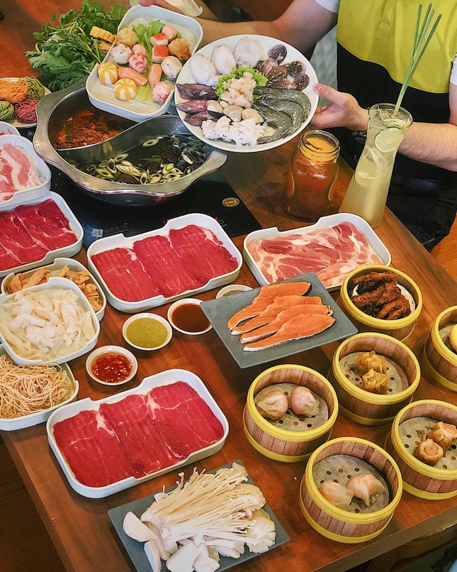 Hẹn hò Sài Gòn: Ăn thả cửa cùng mẹt bún đậu tá lả và buffet lẩu ngon mê man ảnh 6