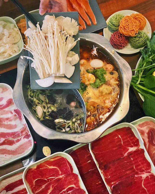 Hẹn hò Sài Gòn: Ăn thả cửa cùng mẹt bún đậu tá lả và buffet lẩu ngon mê man ảnh 8