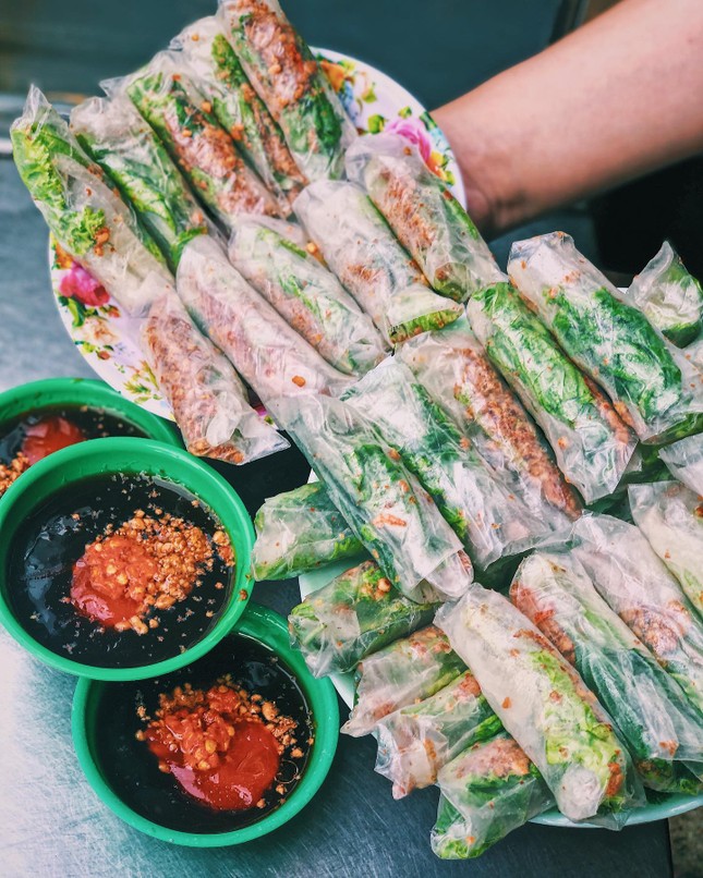 Menu ăn vặt “ba chấm là ngất ngây” của teen Sài Gòn: Bò bía 1,5K, súp “gói cả thế giới“ ảnh 2