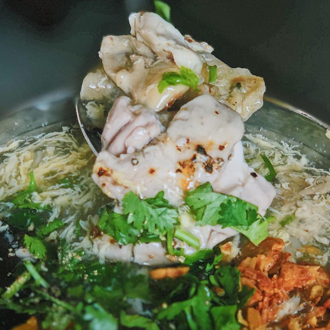 Menu ăn vặt “ba chấm là ngất ngây” của teen Sài Gòn: Bò bía 1,5K, súp “gói cả thế giới“ ảnh 5