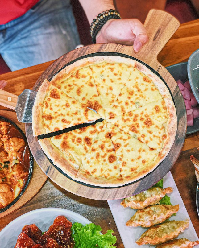 Hẹn hò Sài Gòn: Thực đơn ngập phô mai thơm béo hay gạo lứt "healthy"? ảnh 2