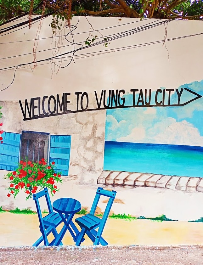 Vũng Tàu: Mời bạn chiêm ngưỡng đường tranh bích họa độc đáo ngay sát bờ biển ảnh 1