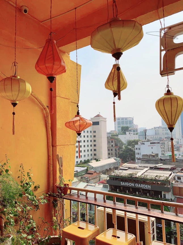 Những tiệm cà phê đẹp lung linh hệt như “châu Âu thu nhỏ” giữa lòng Sài Gòn ảnh 5