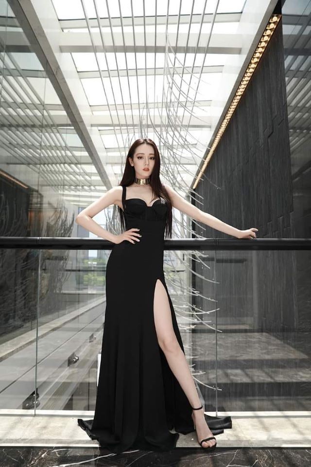Địch Lệ Nhiệt Ba, Dương Mịch và loạt mỹ nhân Hoa ngữ “phái toàn chân” khiến fan trầm trồ ảnh 1