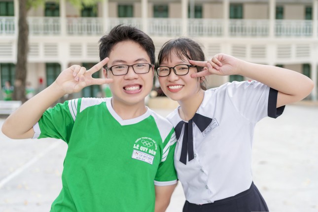 Bất ngờ chưa, người chế ra nước rửa tay diệt khuẩn 99.9999% là 2 học sinh lớp 11 ảnh 1