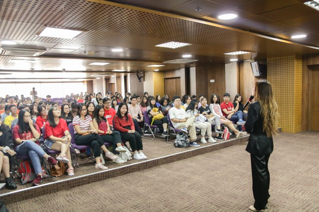 Thử Thách Kim Cương 2020: Ngày đầu vui nhộn cùng dàn nữ diễn giả vừa đẹp vừa “chất“ ảnh 2
