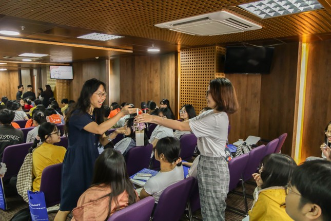 Thử Thách Kim Cương 2020: Ngày đầu vui nhộn cùng dàn nữ diễn giả vừa đẹp vừa “chất“ ảnh 4