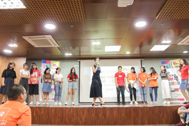 Thử Thách Kim Cương 2020: MC Liêu Hà Trinh biến điều phi lý thành hết sức có lý ảnh 5
