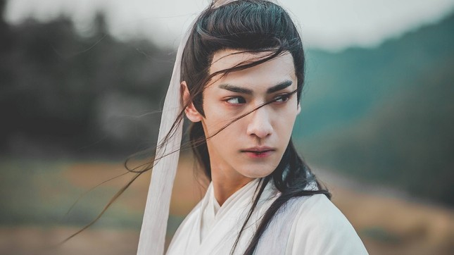 Bộ ba “Hương Mật Tựa Khói Sương“: Đặng Luân chững lại khá lâu, trở lại thì gặp chuyện xui ảnh 1