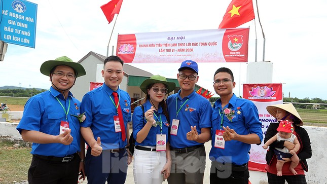 Thanh niên trao tặng sân chơi cho trẻ em nghèo Nghệ An ảnh 13