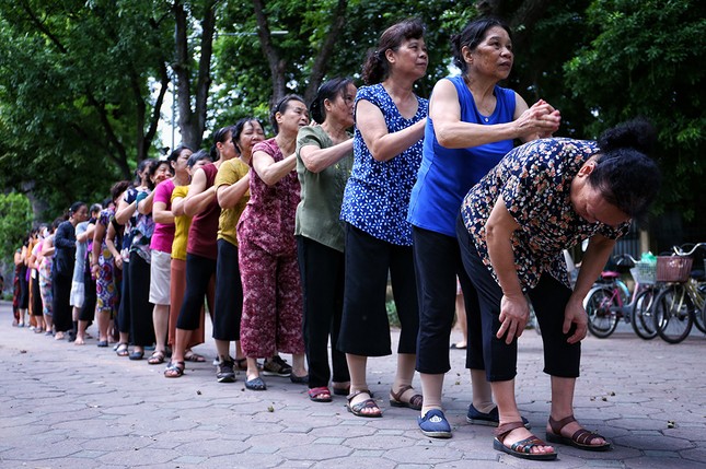 Sáng sớm Hà Nội giữa đợt nắng nóng kỷ lục ảnh 3