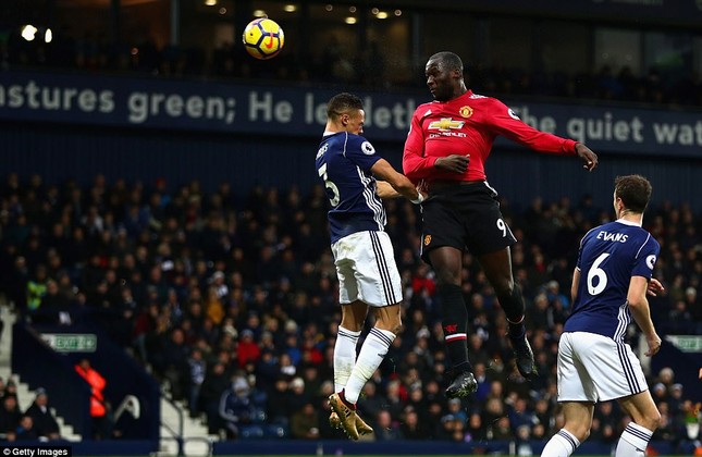 Lukaku lại ghi bàn, M.U thắng nhọc West Ham ảnh 1