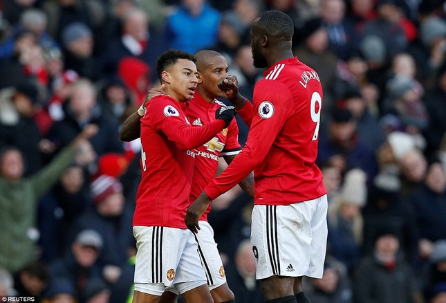 Lukaku tỏa sáng, M.U ngược dòng đánh bại Chelsea ảnh 2