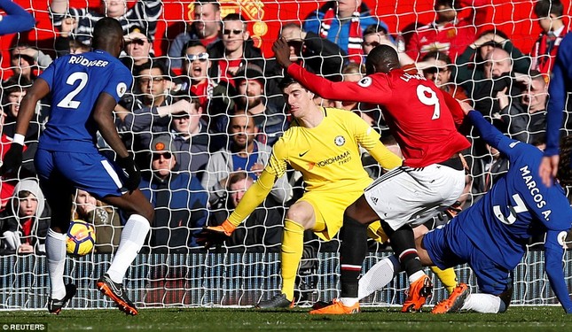 Lukaku tỏa sáng, M.U ngược dòng đánh bại Chelsea ảnh 1
