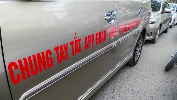 Tài xế Uber, Grab lo vỡ nợ dù 'cày' cật lực ảnh 3