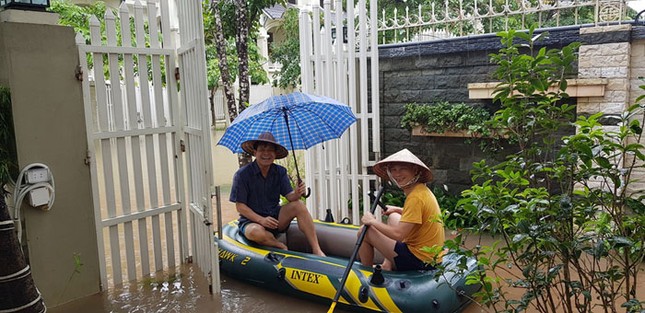 ‘Làng’ biệt thự triệu đô Hà Nội chìm trong biển nước ảnh 4