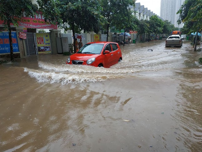 ‘Làng’ biệt thự triệu đô Hà Nội chìm trong biển nước ảnh 5