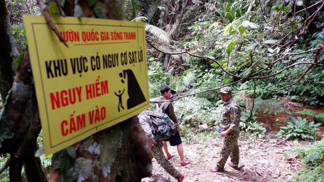 Cắm quân giữ rừng, ngăn 'vàng tặc' trở lại vườn quốc gia Sông Thanh ảnh 9