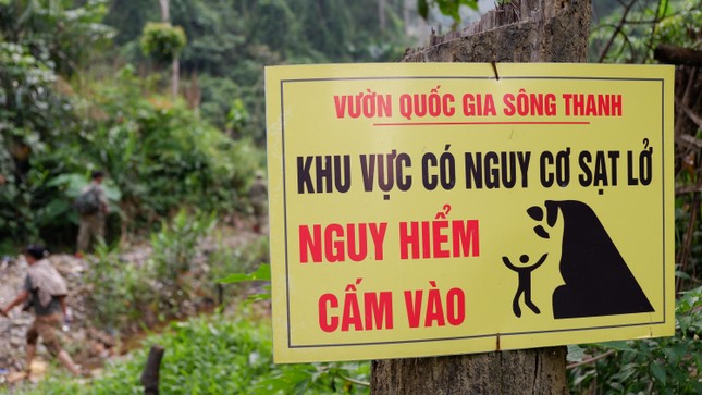 Cắm quân giữ rừng, ngăn 'vàng tặc' trở lại vườn quốc gia Sông Thanh ảnh 6