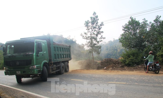 Sông trơ đáy, tỉnh Quảng Nam cho xúc cát đe dọa an toàn đường Hồ Chí Minh ảnh 4