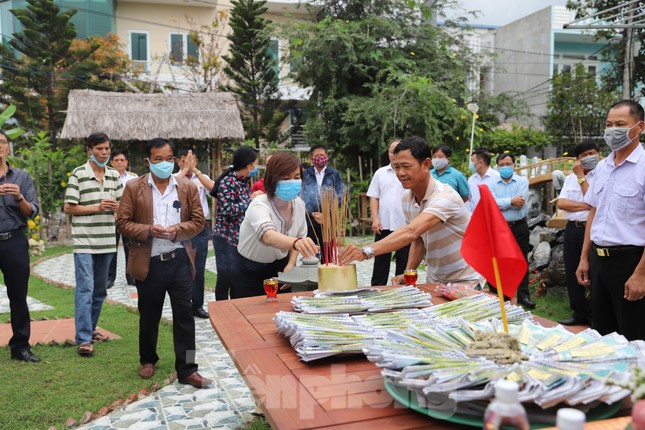 Xúc động lễ tưởng niệm 64 liệt sĩ ngã xuống ở Gạc Ma ảnh 2