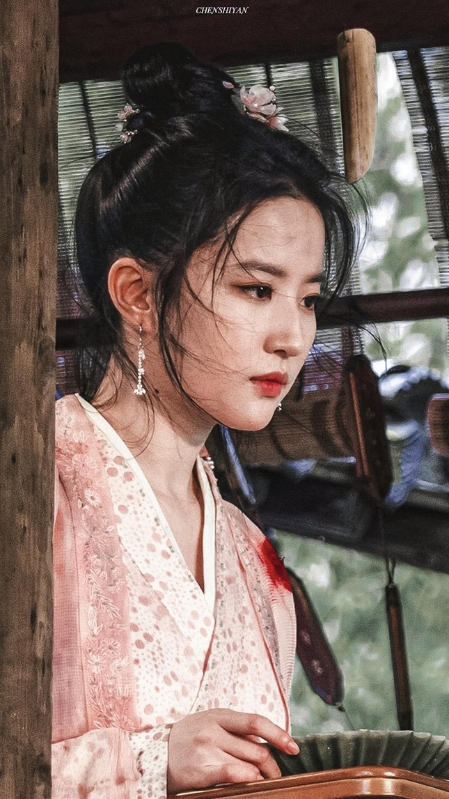 Liu Yifei is beautiful and attractive in 